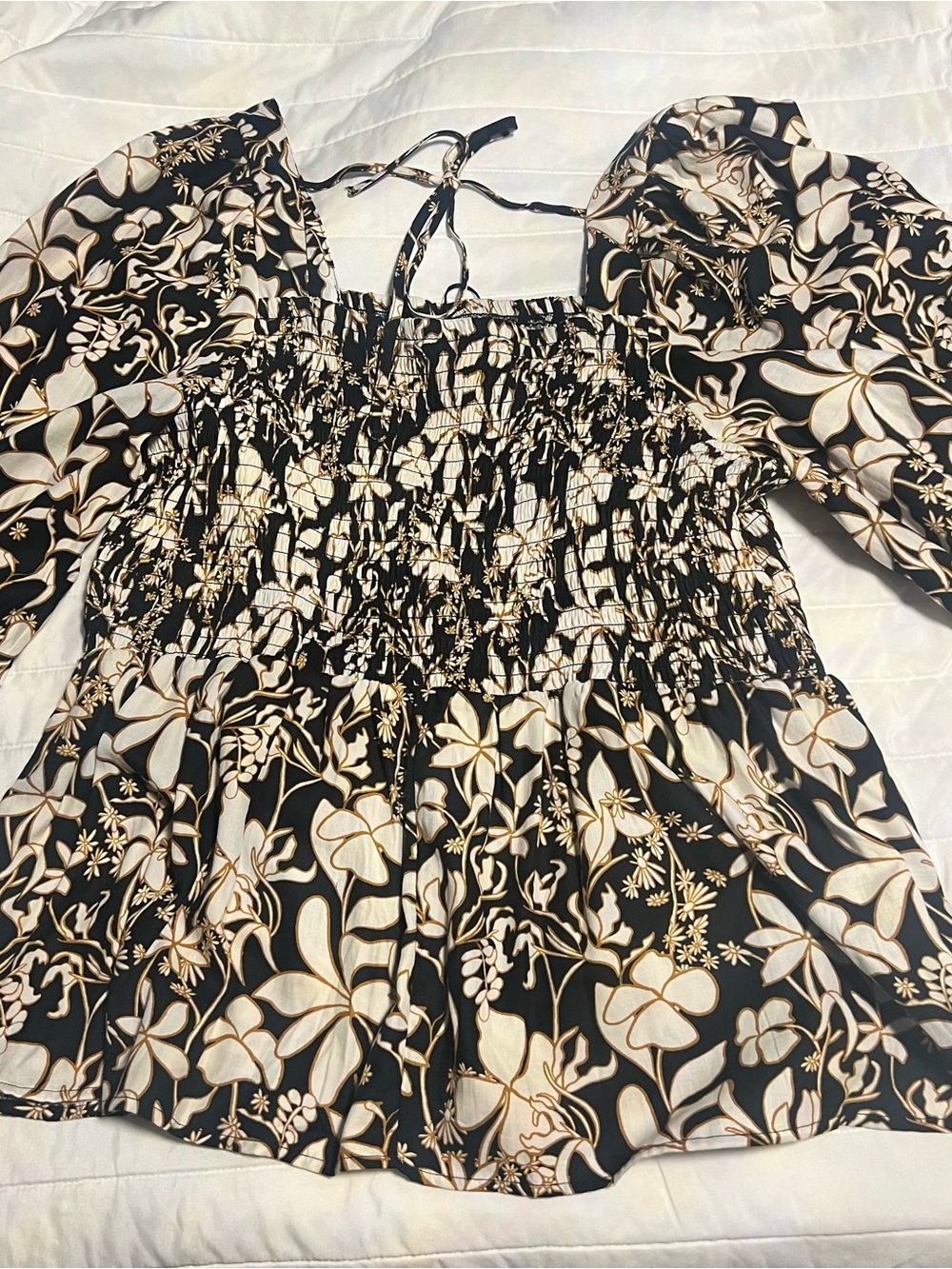 Ava & Viv Black and Cream Floral Smocked Puff-Sleeve Top 2X